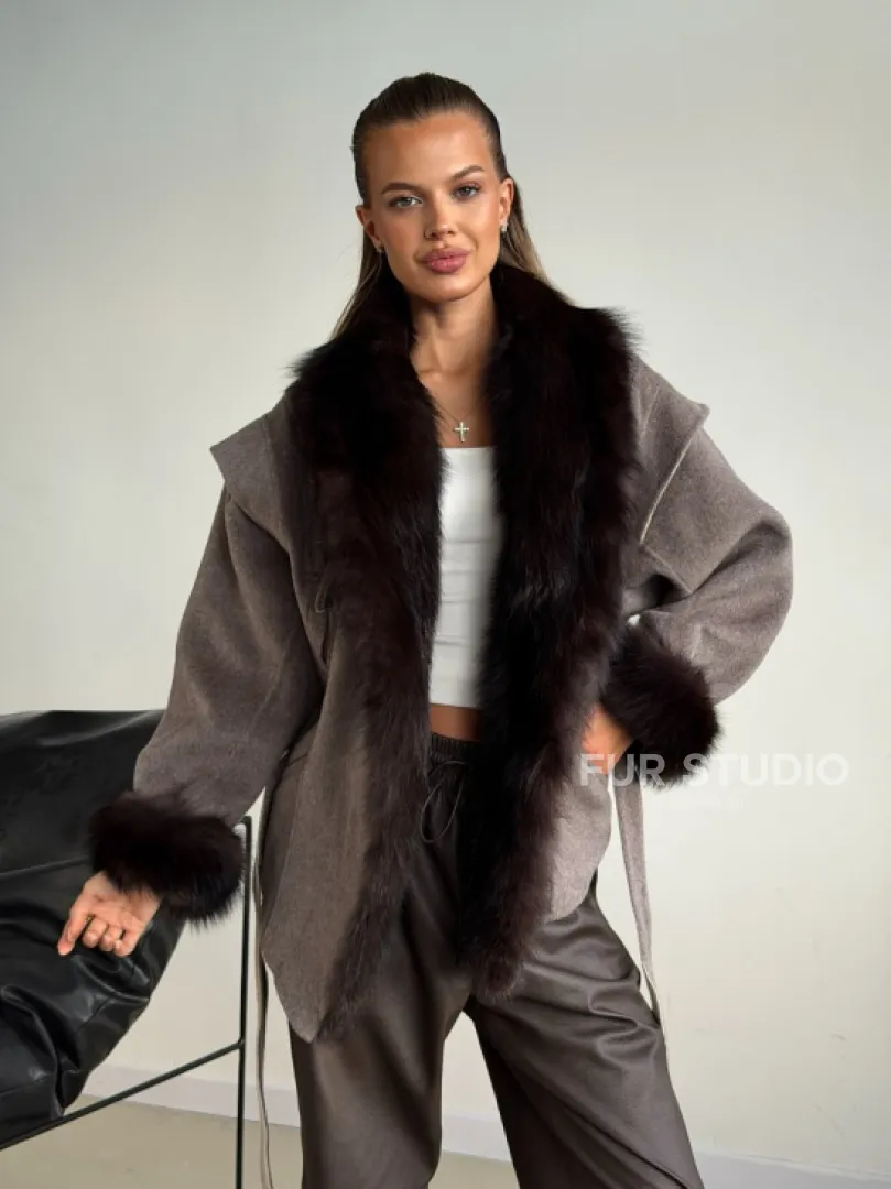 Пальто с мехом фишера