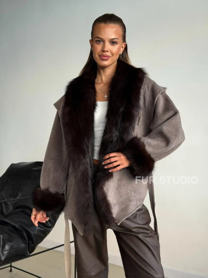 Пальто с мехом фишера