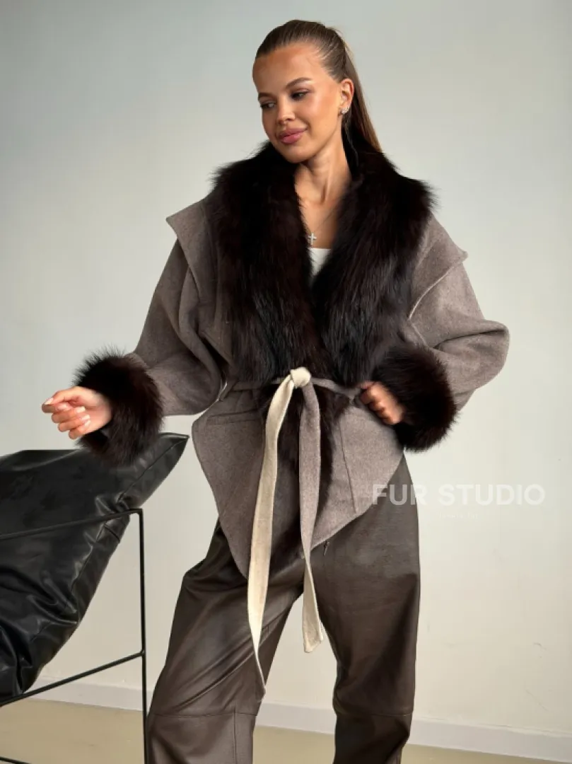 Пальто с мехом фишера