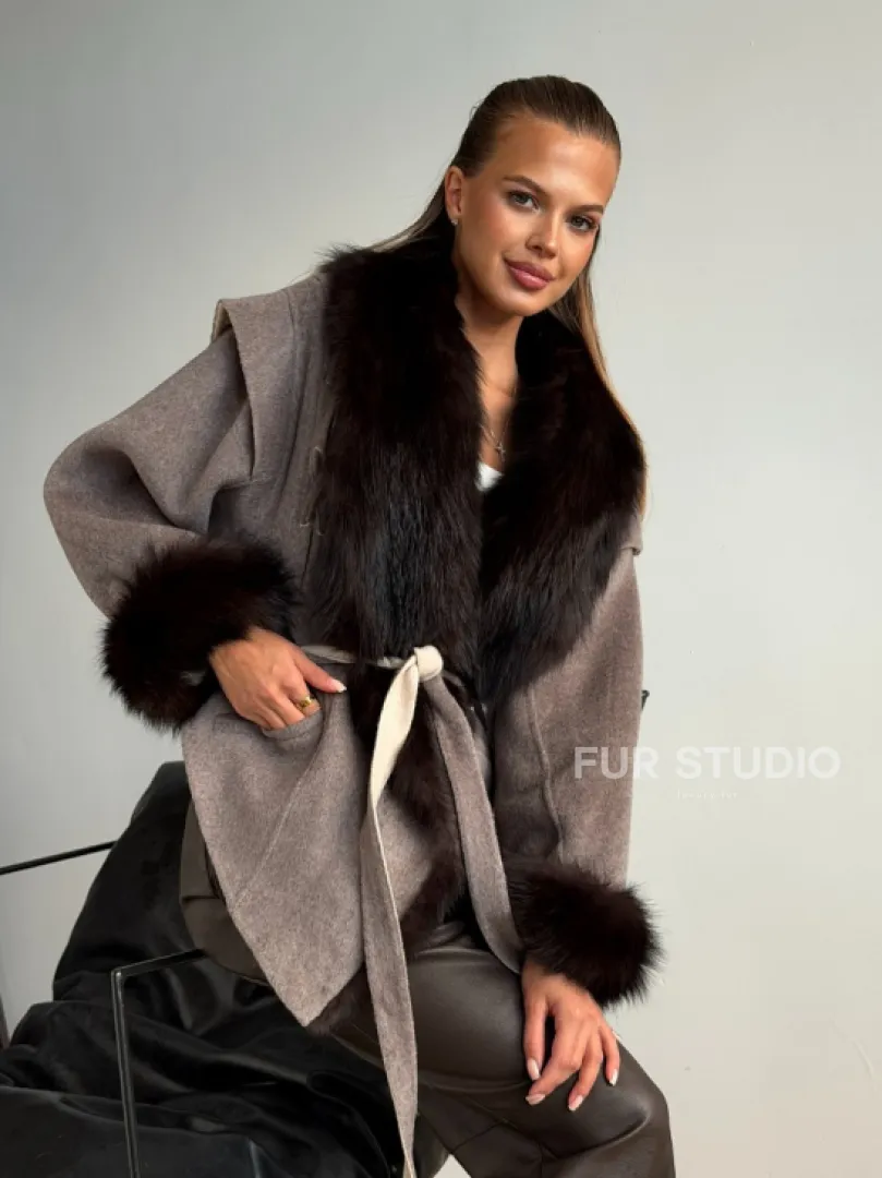 Пальто с мехом фишера