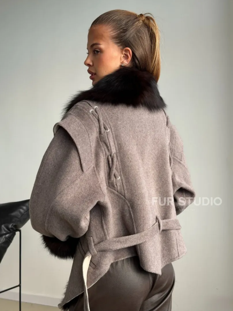 Пальто с мехом фишера