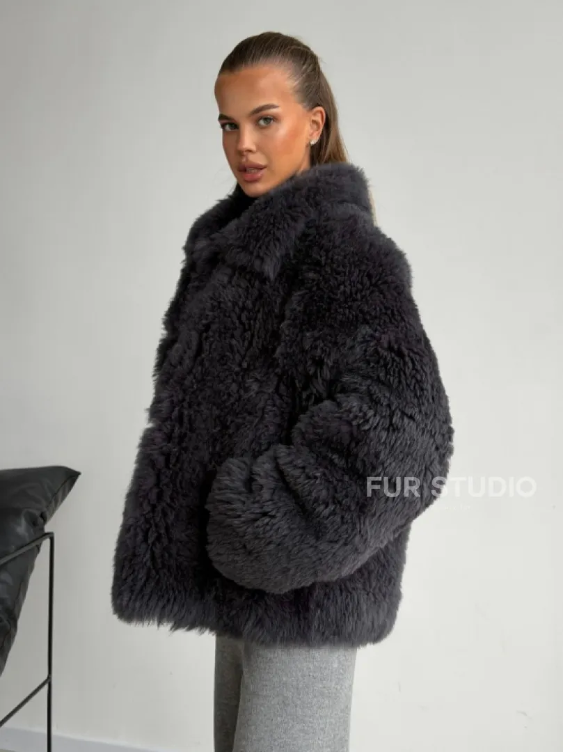 Короткая дубленка из овчины тиградо