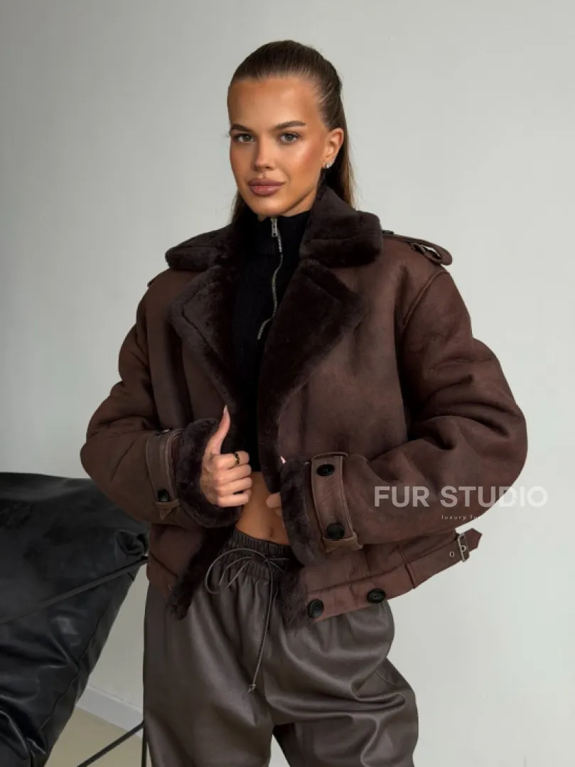 Двубортная короткая дубленка