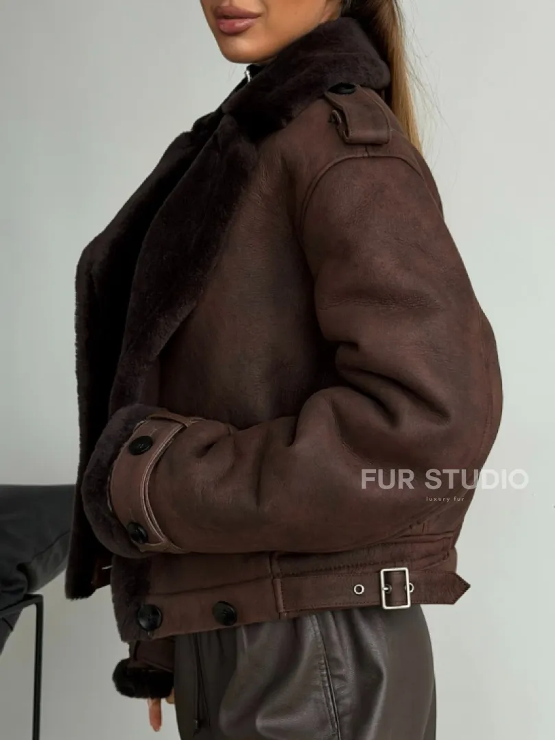 Двубортная короткая дубленка