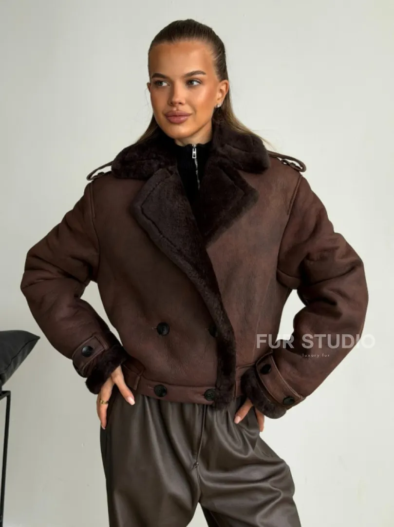 Двубортная короткая дубленка