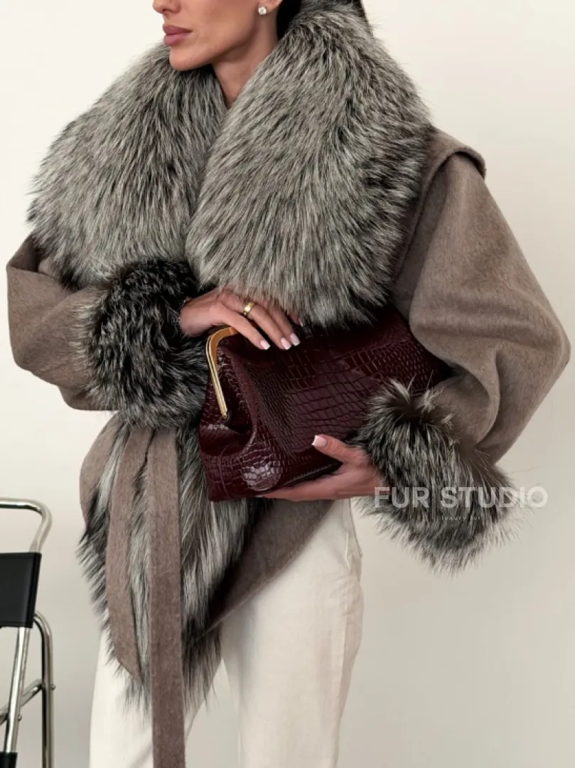 Полупальто с мехом чернобурки