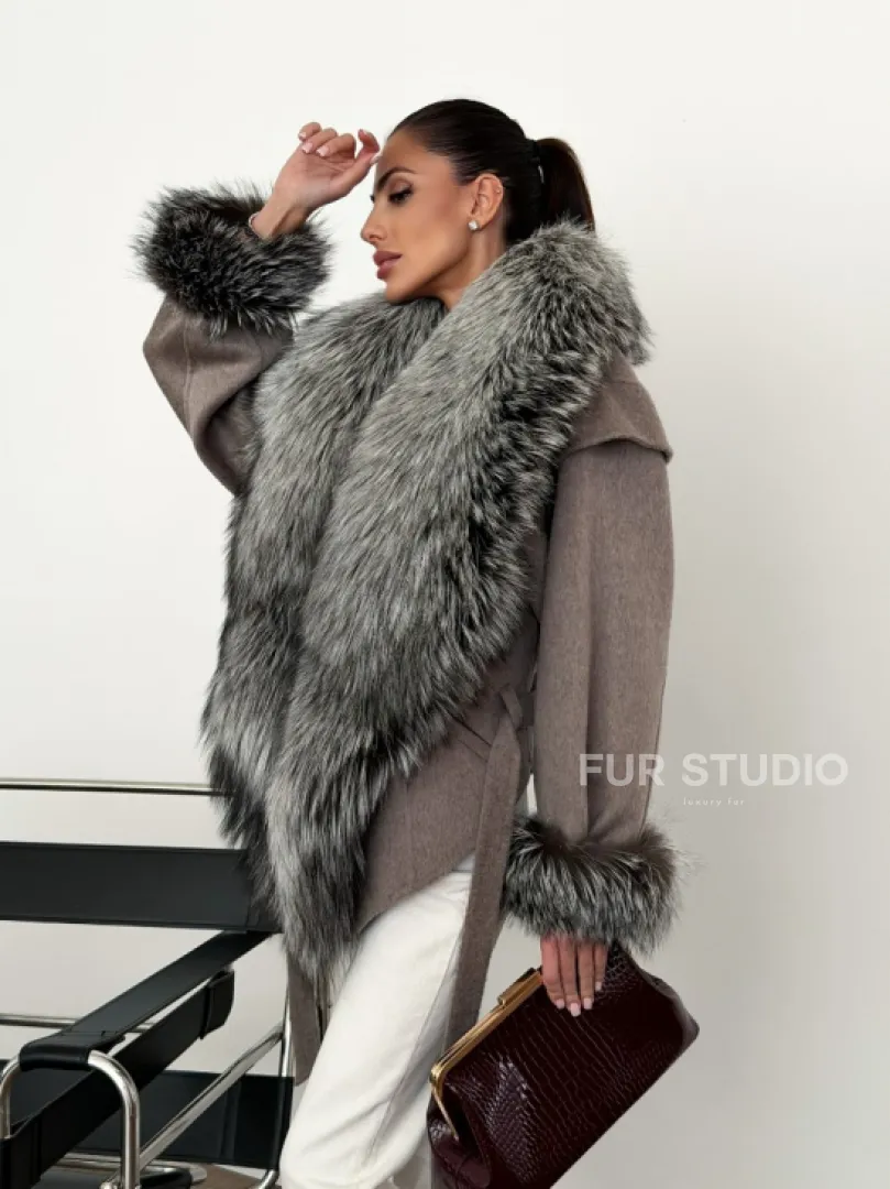 Полупальто с мехом чернобурки