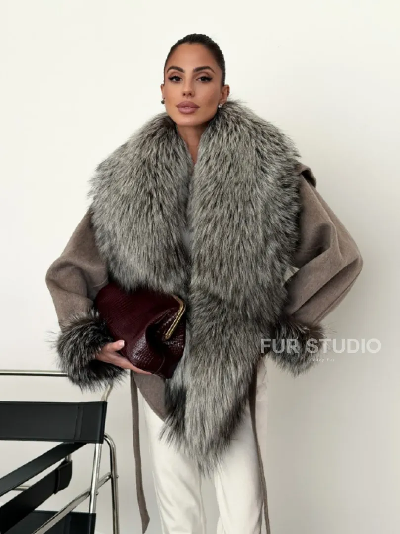 Полупальто с мехом чернобурки