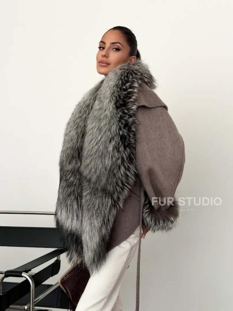 Полупальто с мехом чернобурки