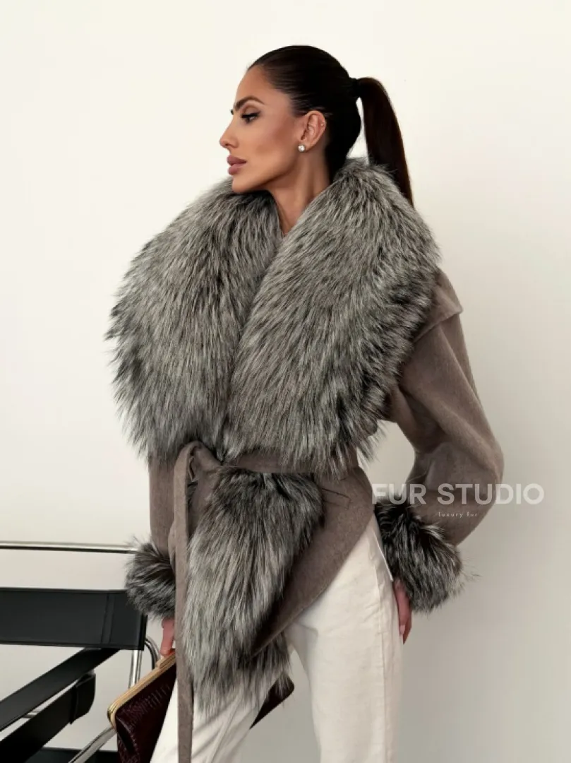 Полупальто с мехом чернобурки