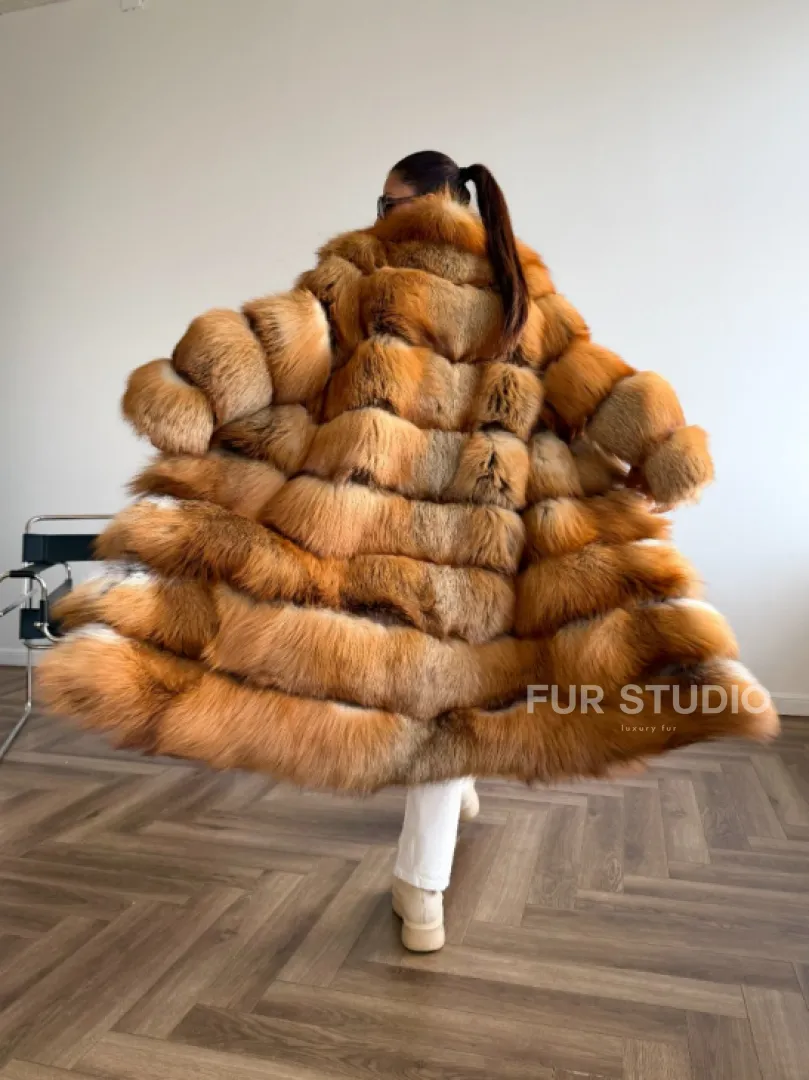 Шуба из меха огненной лисы