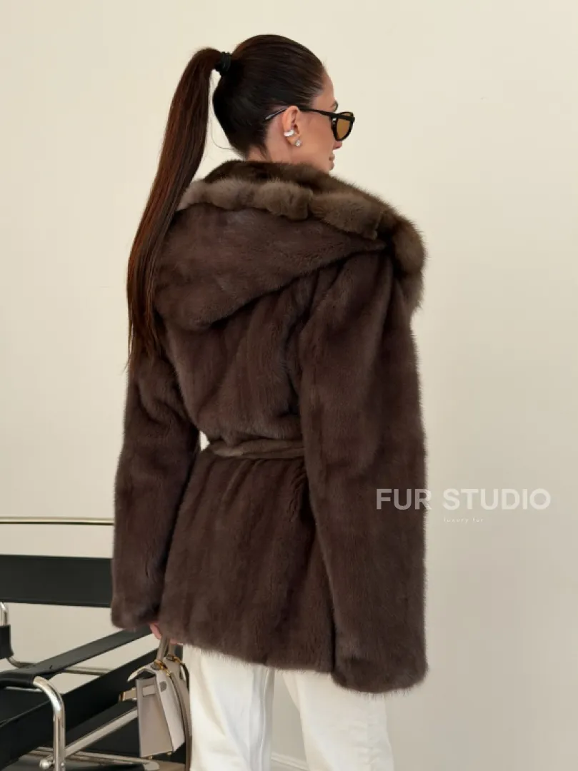 Коричневый норковый полушубок с мехом куницы