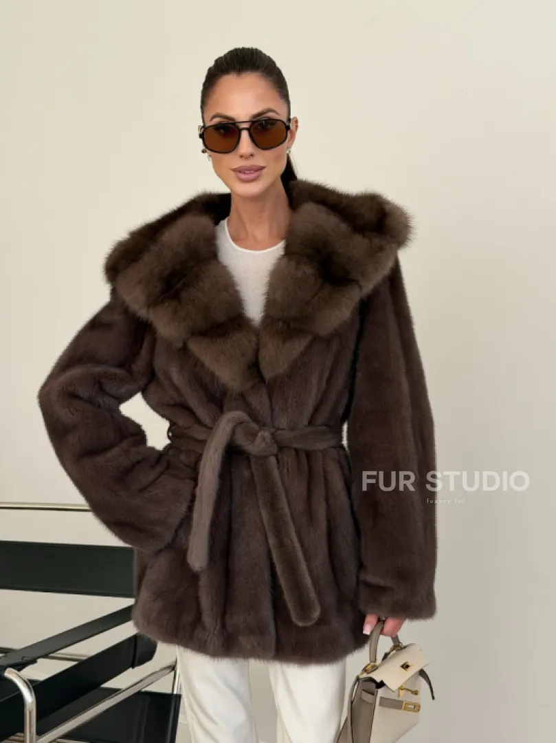 Коричневый норковый полушубок с мехом куницы