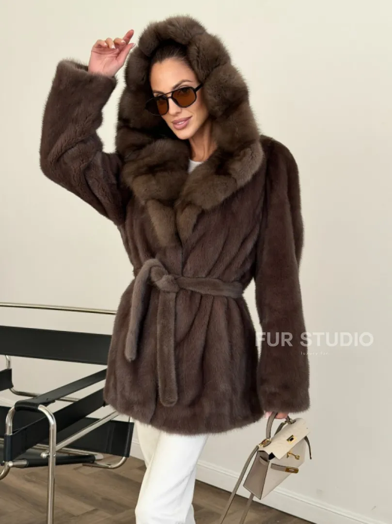 Коричневый норковый полушубок с мехом куницы