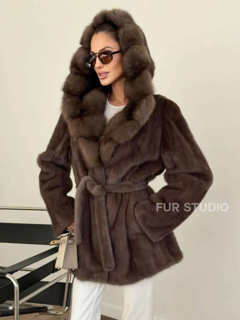 Коричневый норковый полушубок с мехом куницы