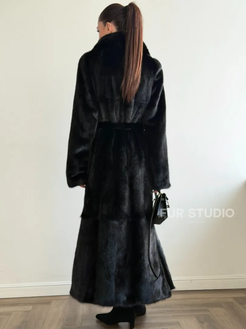 Черная шуба из меха норки - классический стиль