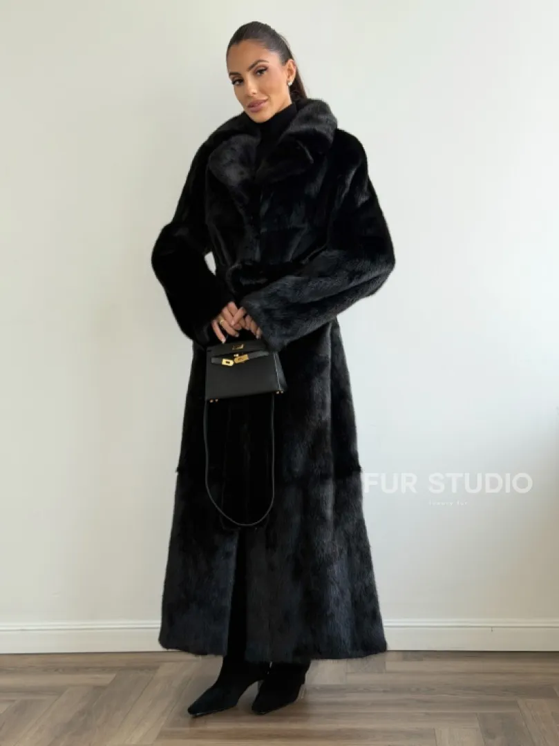 Черная шуба из меха норки - классический стиль