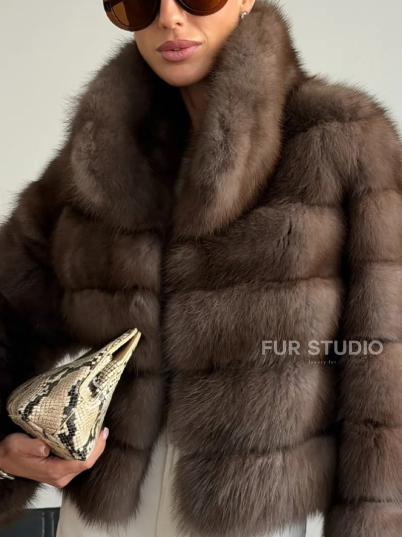 Короткая шуба из куницы - цвет трюфель