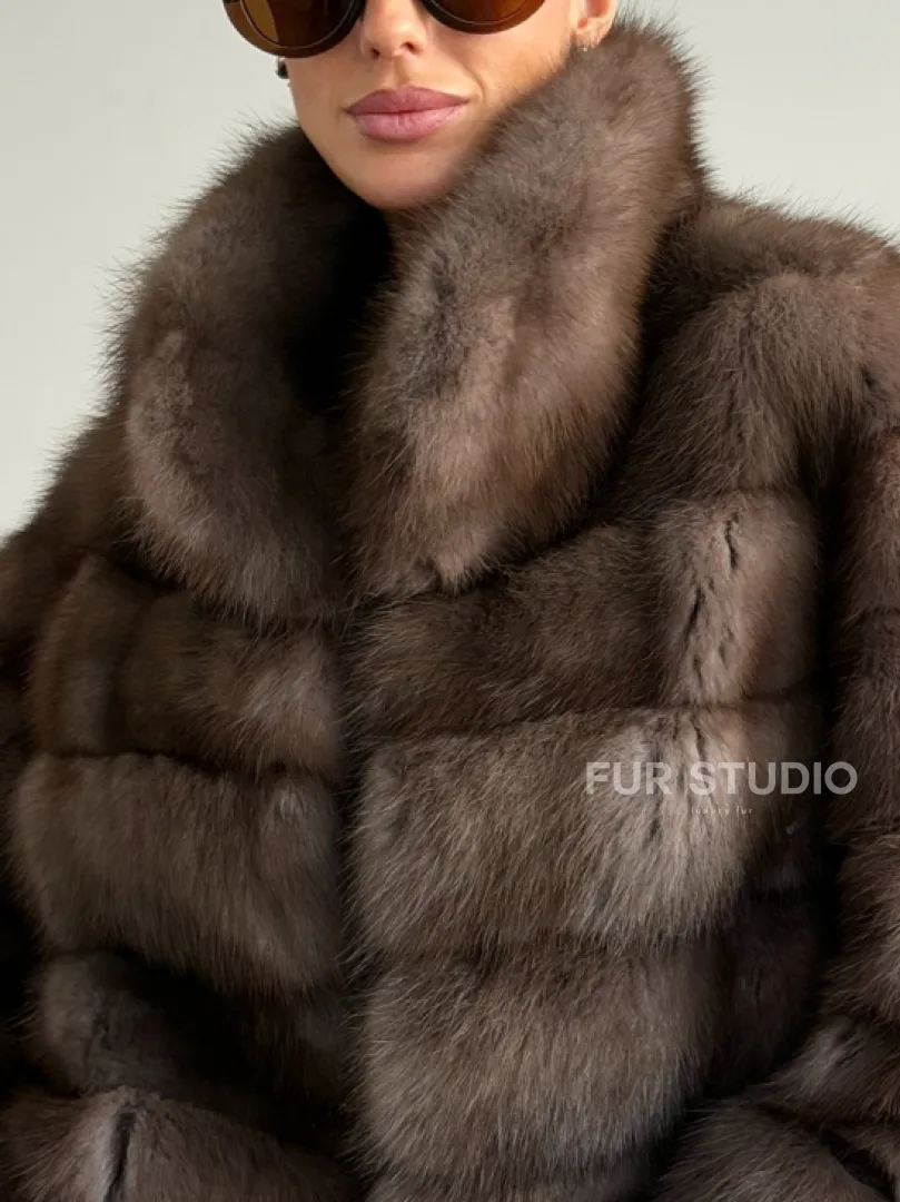 Короткая шуба из куницы - цвет трюфель