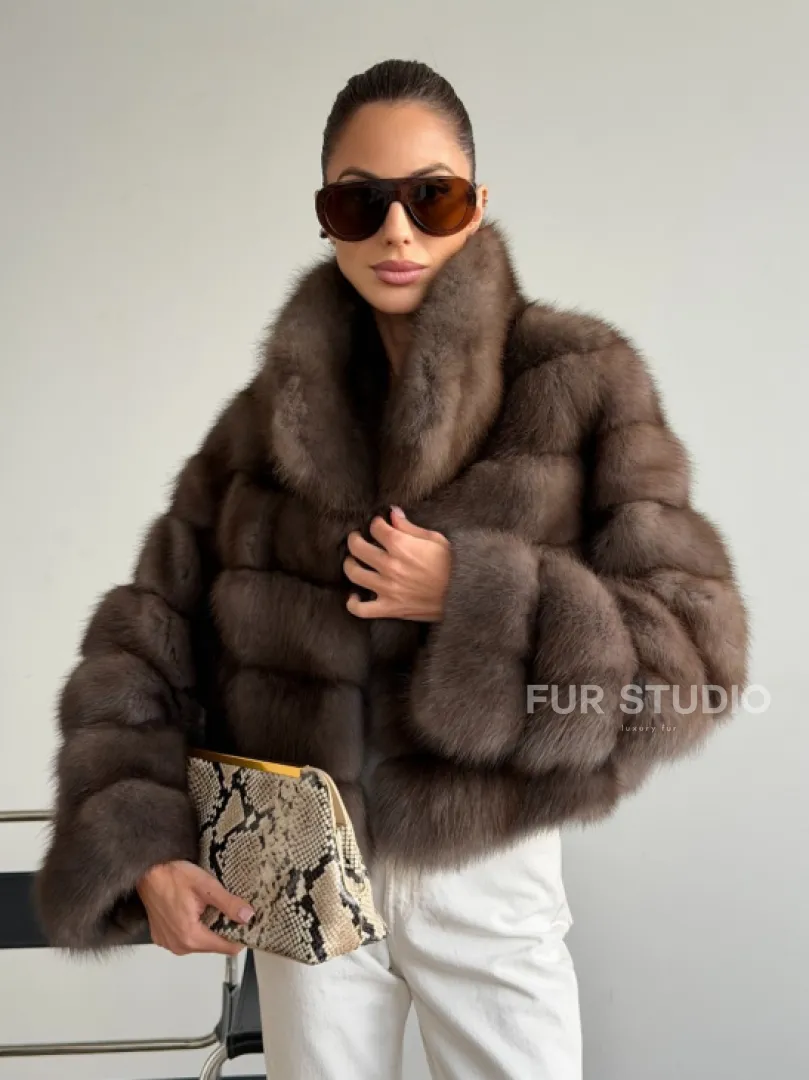 Короткая шуба из куницы - цвет трюфель