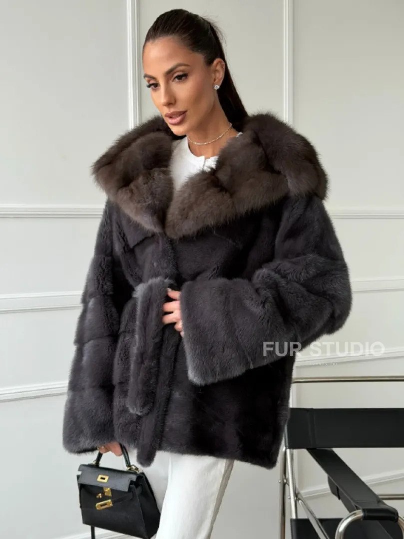 Графитовая шуба с капюшоном из куницы