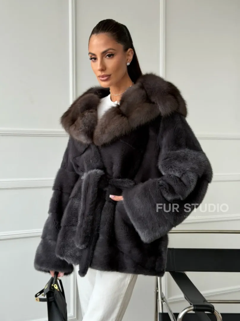Графитовая шуба с капюшоном из куницы