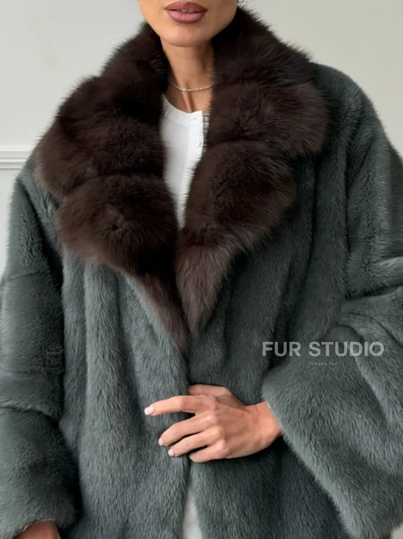 Красивая шуба из меха норки с воротником из куницы