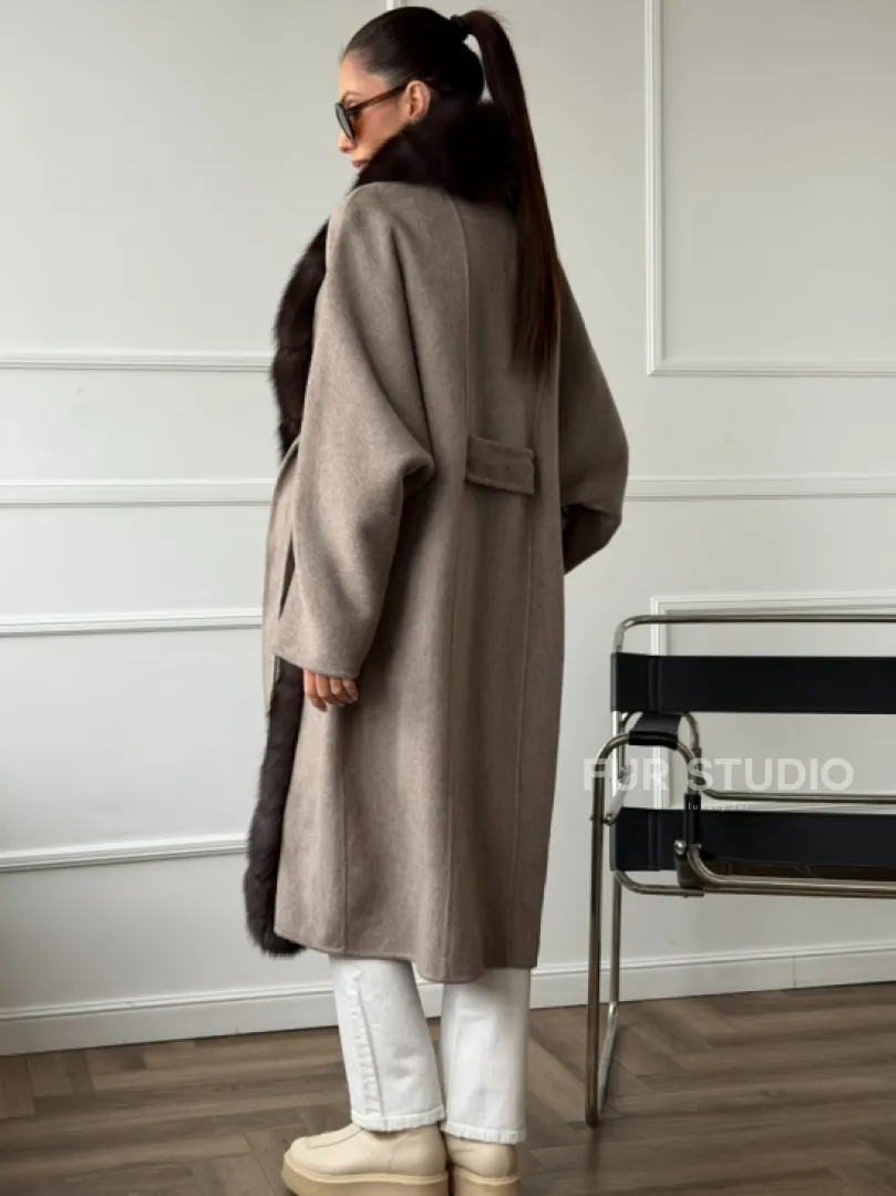 Длинное пальто с мехом финского песца