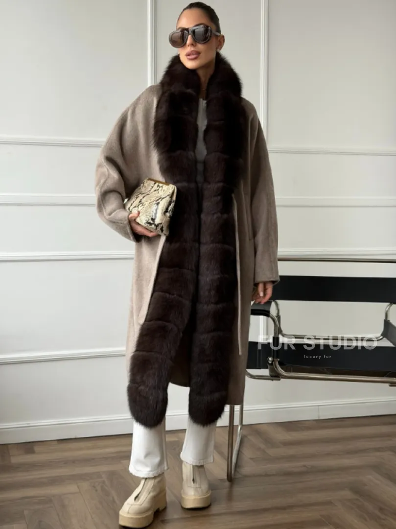 Длинное пальто с мехом финского песца