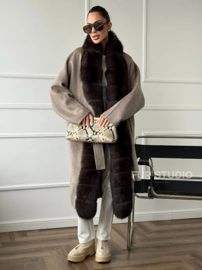 Длинное пальто с мехом финского песца