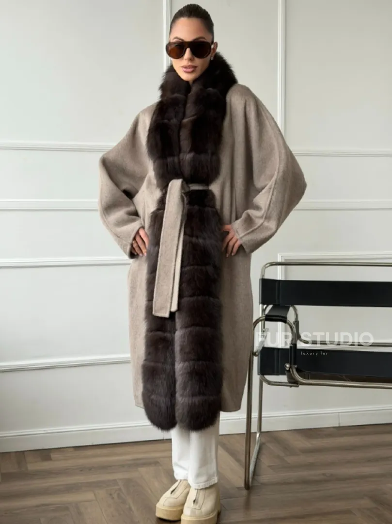 Длинное пальто с мехом финского песца