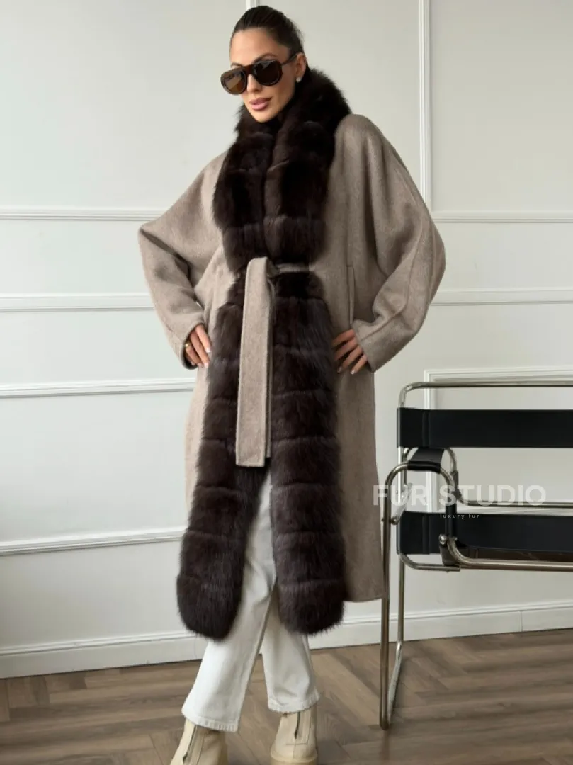 Длинное пальто с мехом финского песца