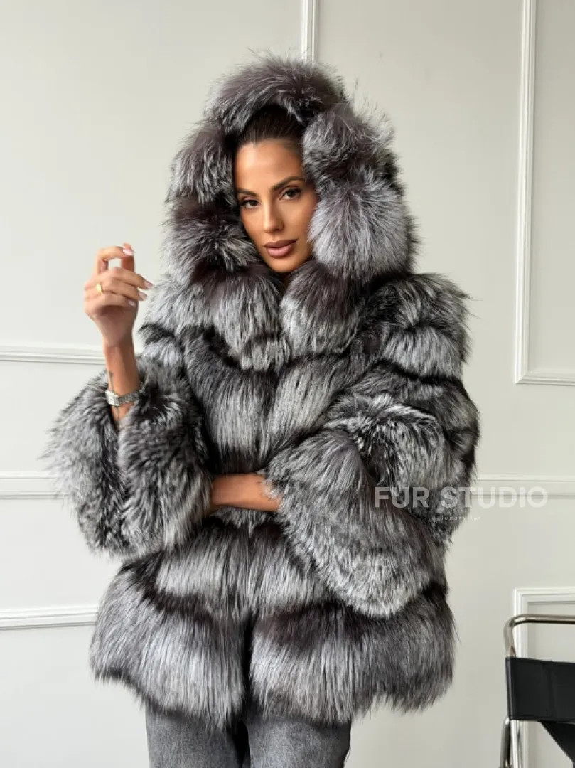 Шуба из меха чернобурки с капюшоном - серая