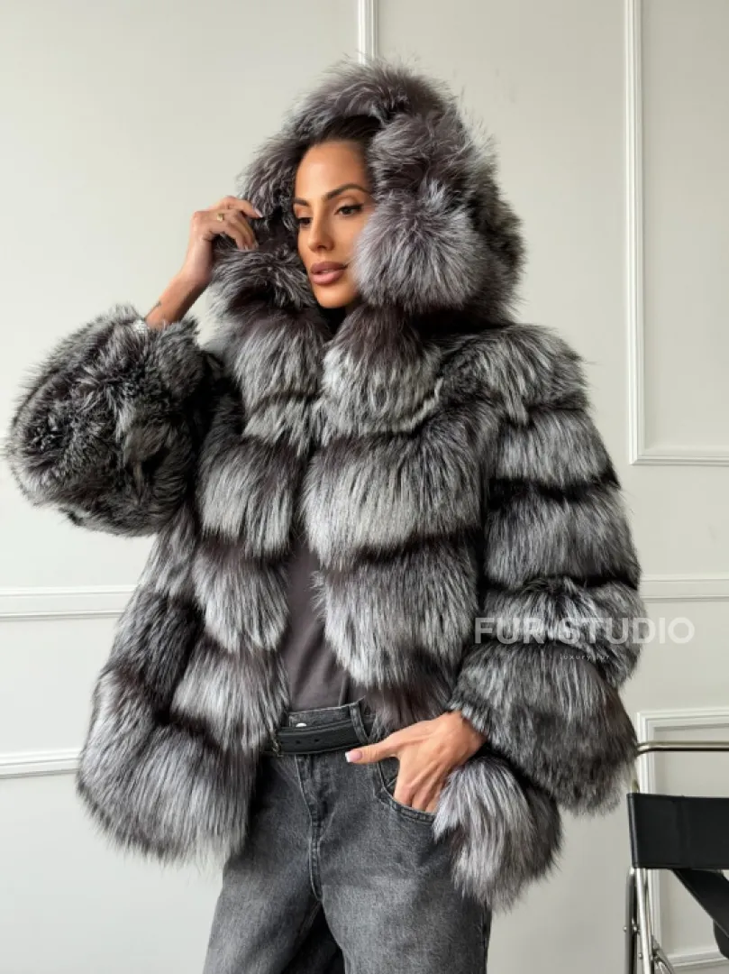 Шуба из меха чернобурки с капюшоном - серая