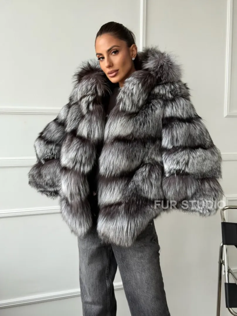 Шуба из меха чернобурки с капюшоном - серая