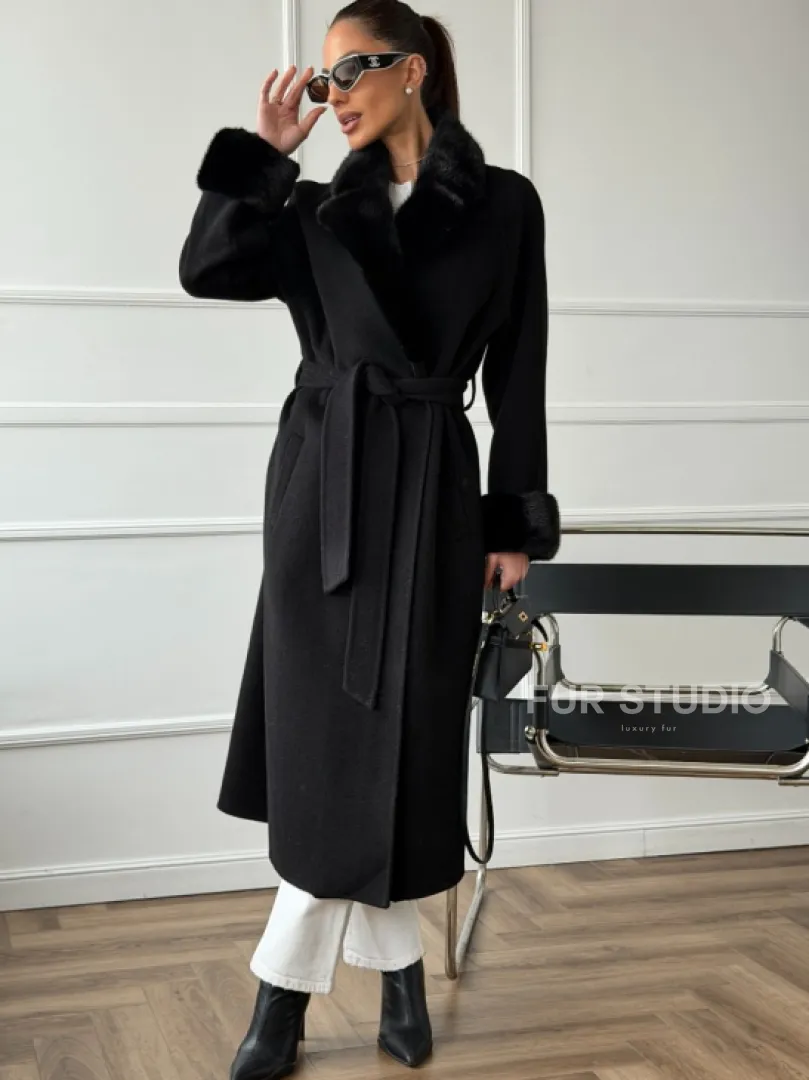 Черное пальто с мехом норки