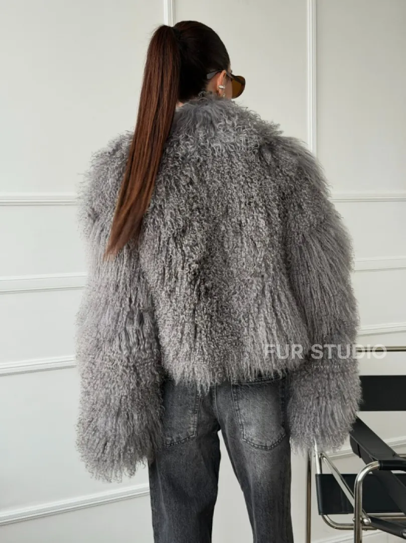 Серая шубка из меха ламы