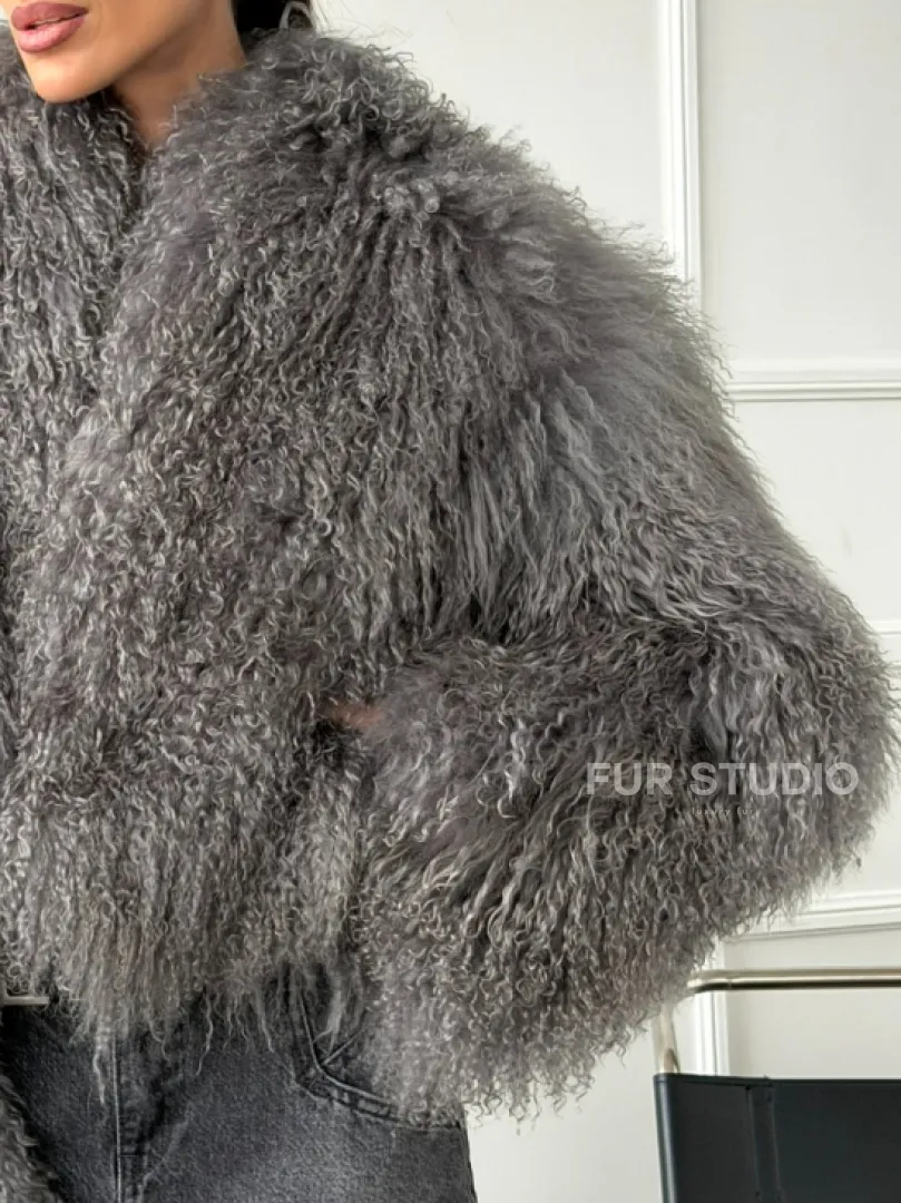 Серая шубка из меха ламы
