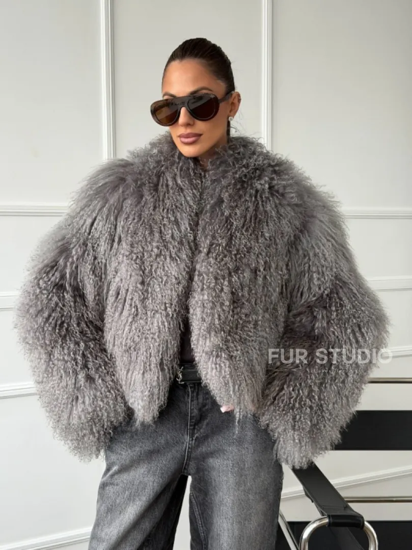 Серая шубка из меха ламы