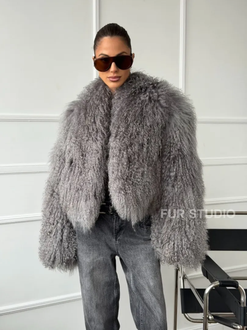 Серая шубка из меха ламы