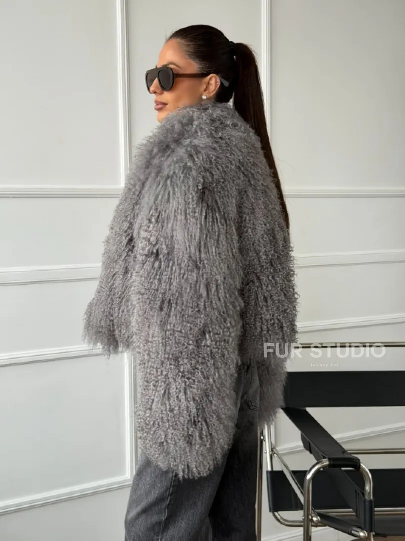 Серая шубка из меха ламы
