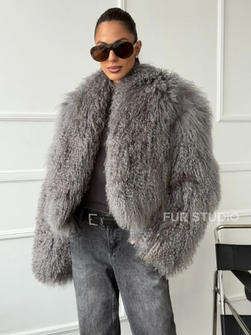 Серая шубка из меха ламы