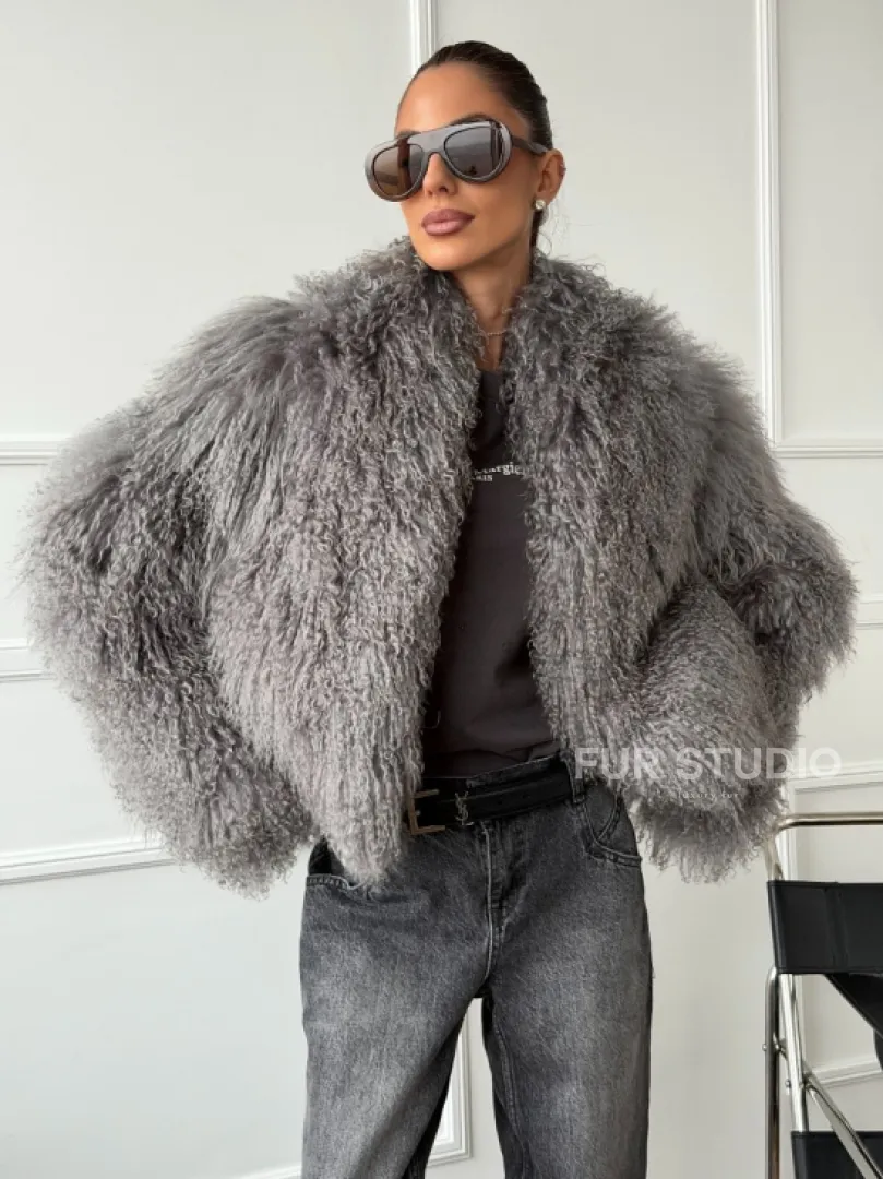 Серая шубка из меха ламы