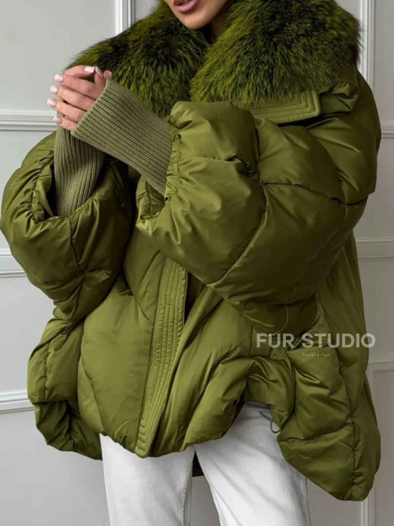 Женский стеганный пуховик с воротником чернобурки