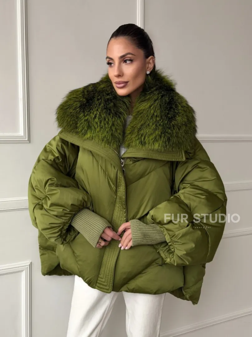 Женский стеганный пуховик с воротником чернобурки