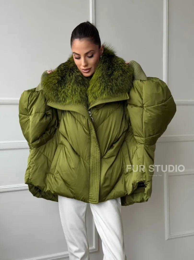 Женский стеганный пуховик с воротником чернобурки