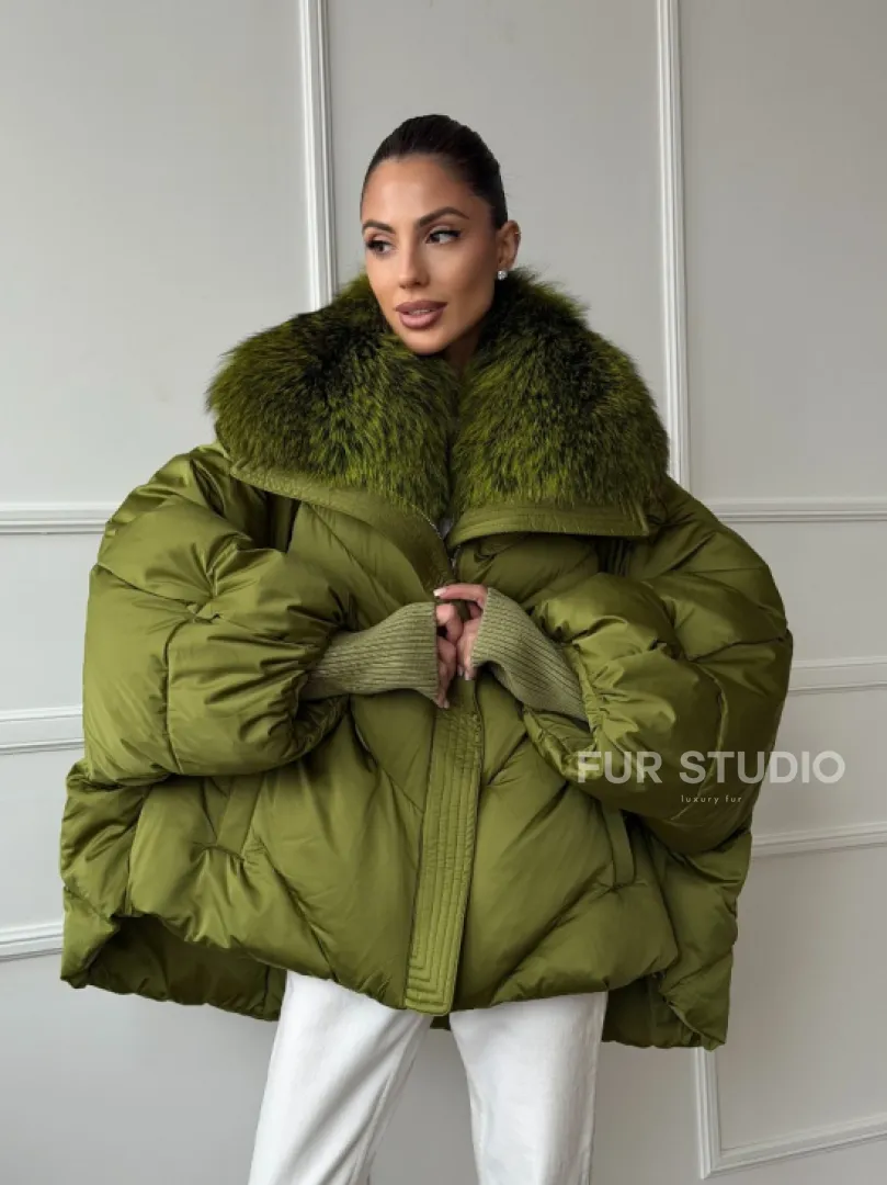 Женский стеганный пуховик с воротником чернобурки