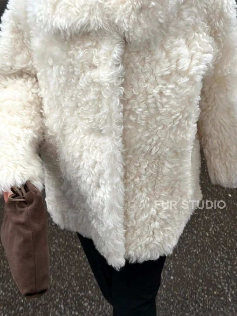 Белая шубка из тиградо