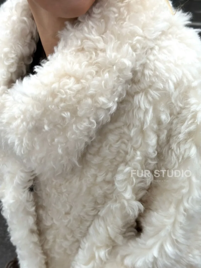 Белая шубка из тиградо