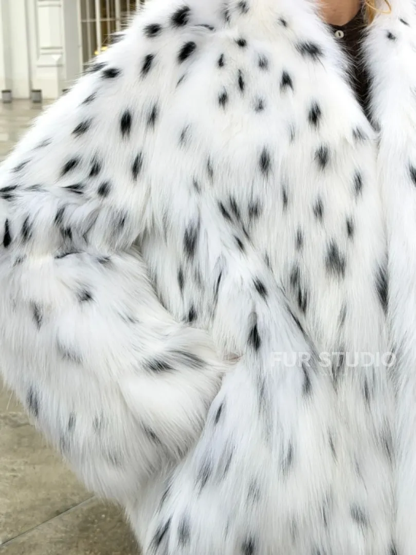 Шуба укороченная из арктической лисы под рысь